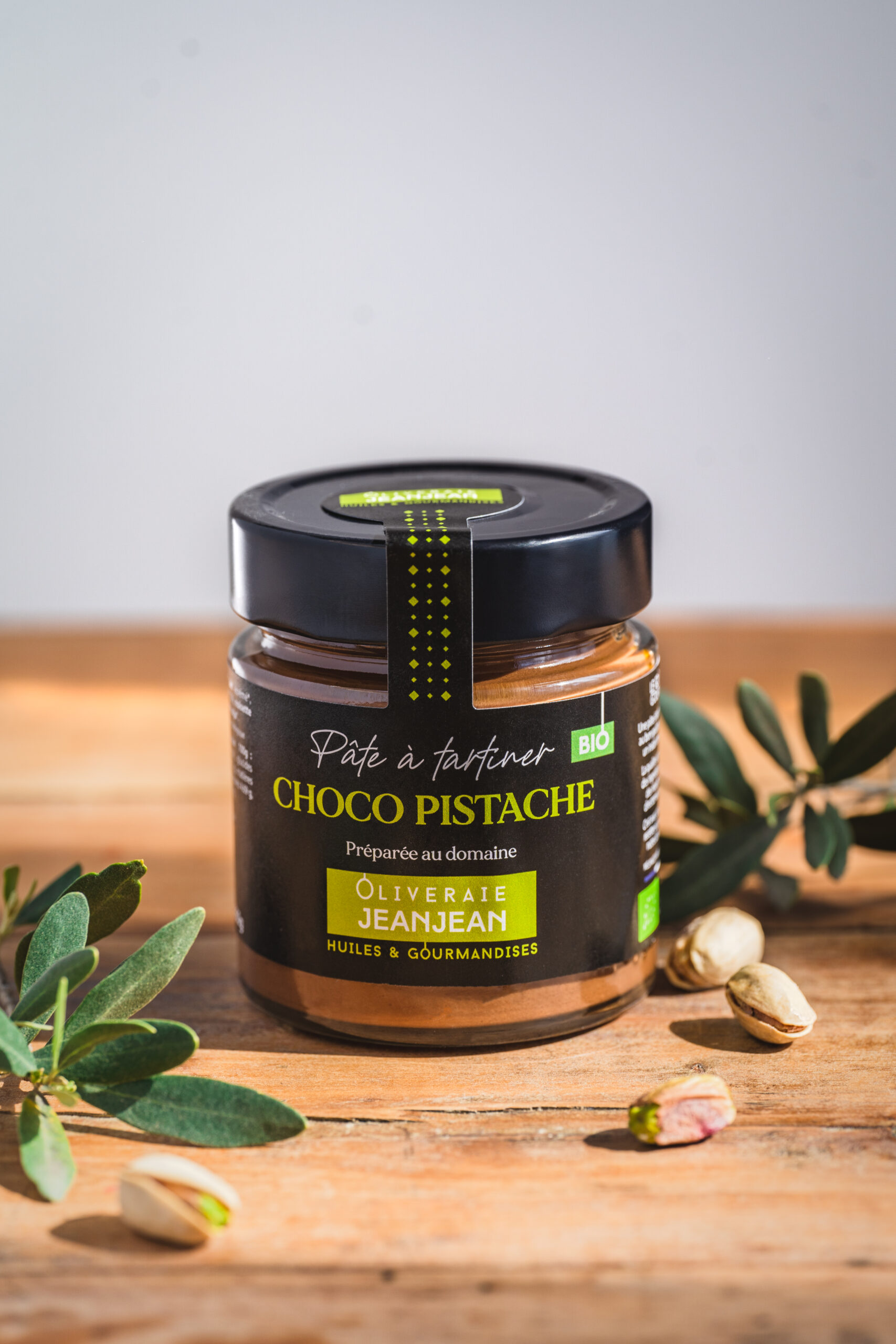 packshot pate à tartiner chocolat pistache huile d'olive photographie culinaire mise en scène