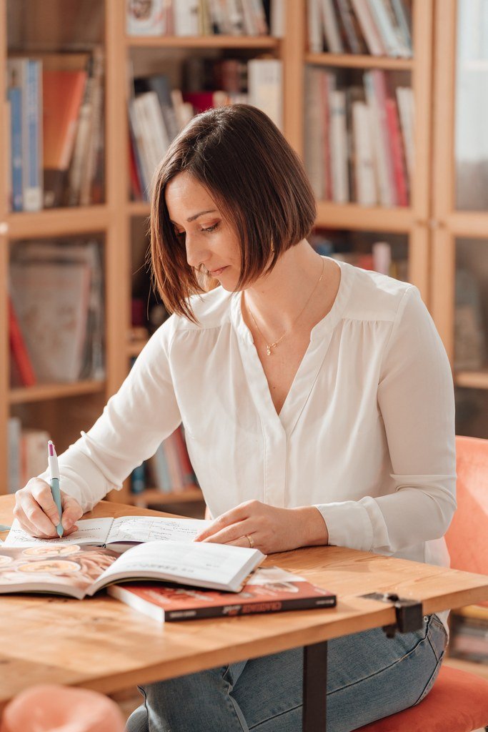 alexandra hanger photographe culinaire et cosmétique et reportage à nimes dans le gard et alentours comme montpellier alès ou encore avignon. Puis à distance