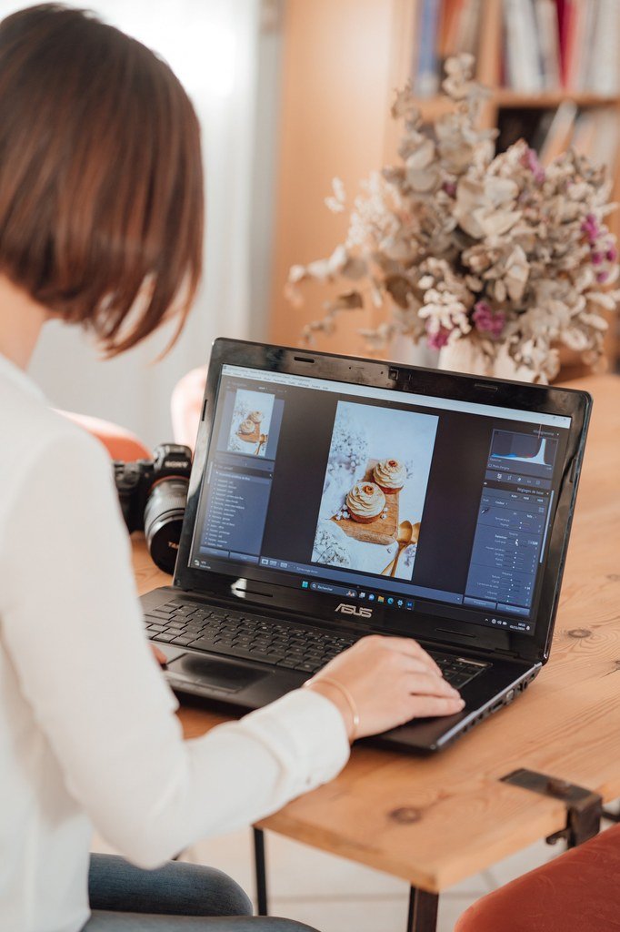 alexandra hanger photographe culinaire et cosmétique et reportage à nimes dans le gard et alentours comme montpellier alès ou encore avignon. Puis à distance