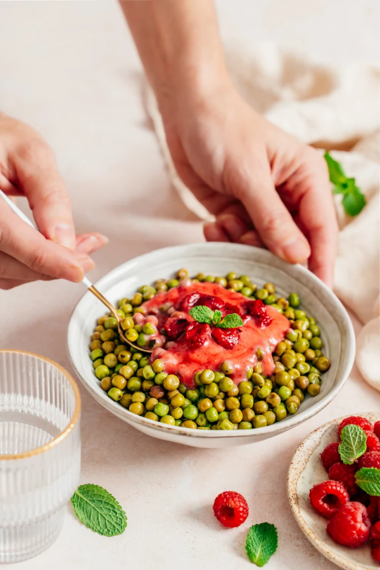 Salade de petits pois et framboises - hanger alexandra - photographie culinaire