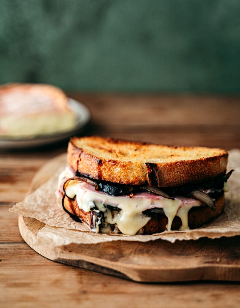 Croque monsieur à l'époisse Recette mise en scène recette alexandra hanger photographe culinaire